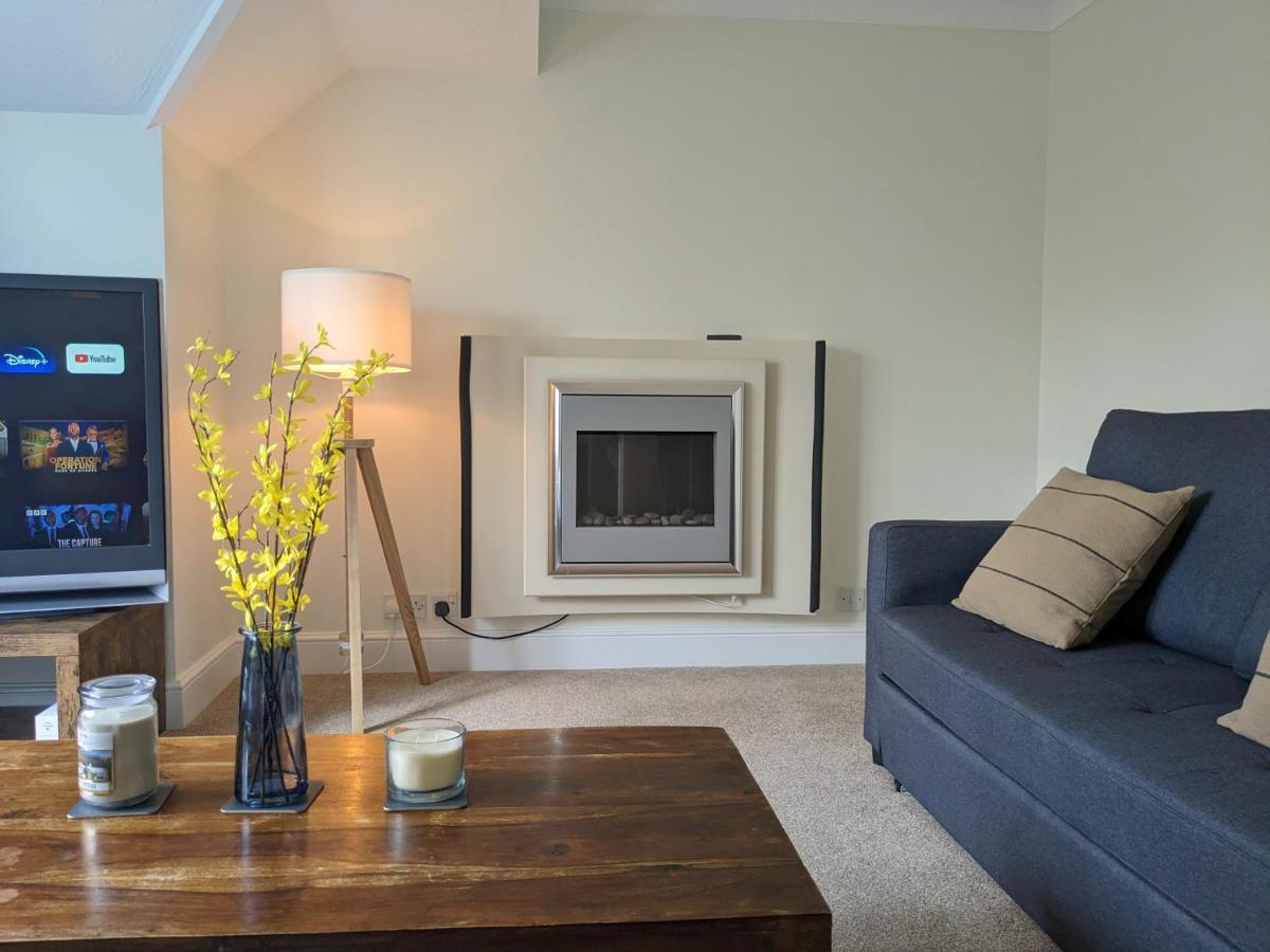 Large Apartment With Parking Guildford Exteriör bild