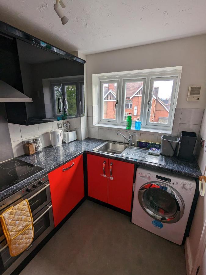 Large Apartment With Parking Guildford Exteriör bild