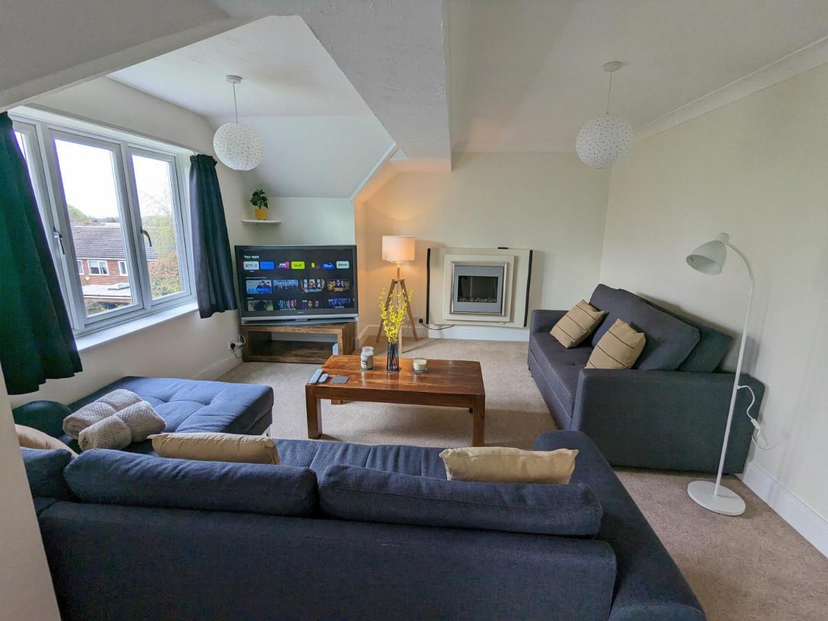 Large Apartment With Parking Guildford Exteriör bild