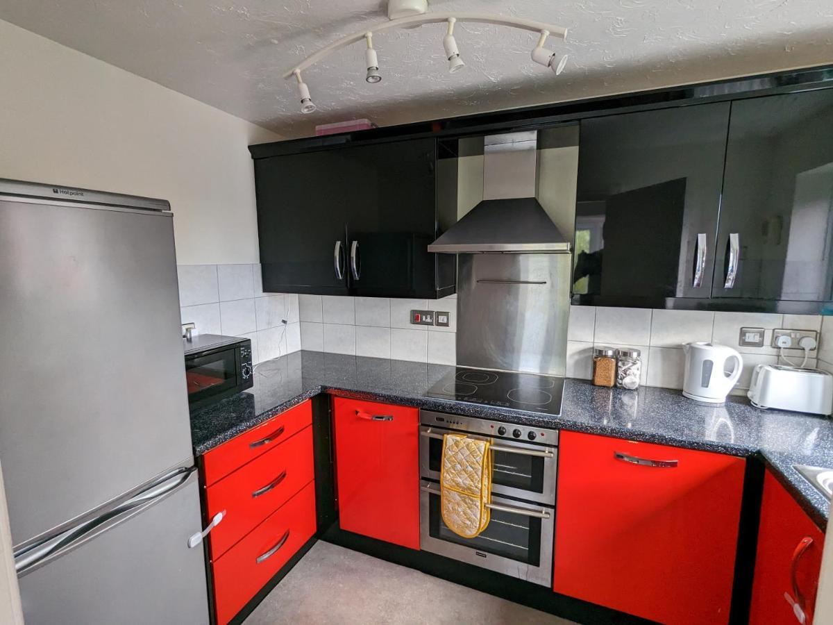 Large Apartment With Parking Guildford Exteriör bild
